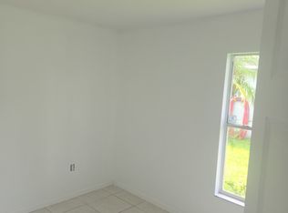 6945 42nd Ct E, Sarasota, FL 34243