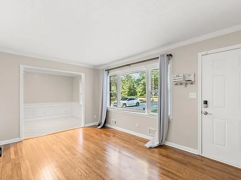 491 Morningside Dr — Photo 5