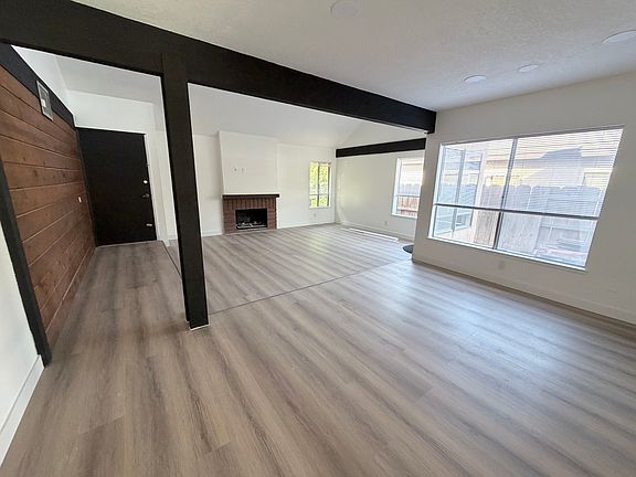 4th image of 16486 Elm Haven Dr