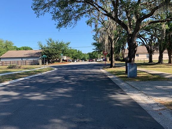 4th image of 1503 Essex Dr