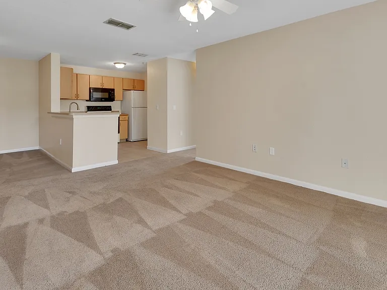 940 Village Trl #4-207 — Photo 3