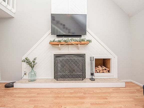 4th image of 331 Greenwich Dr