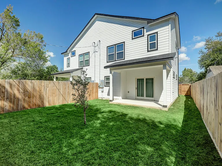 5126 Lyndhurst Dr #B — Photo 22