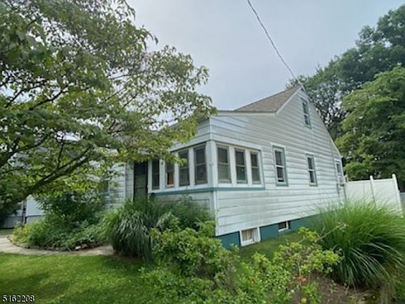3rd image of 21 W Lincoln Ave