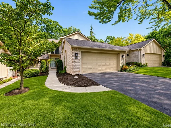 1131 Hillpointe Cir, Bloomfield Hills, MI 48304