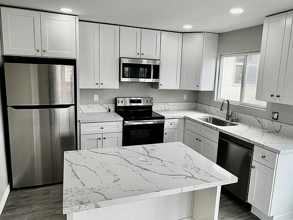 2nd image of 1575 Scott St #10992112