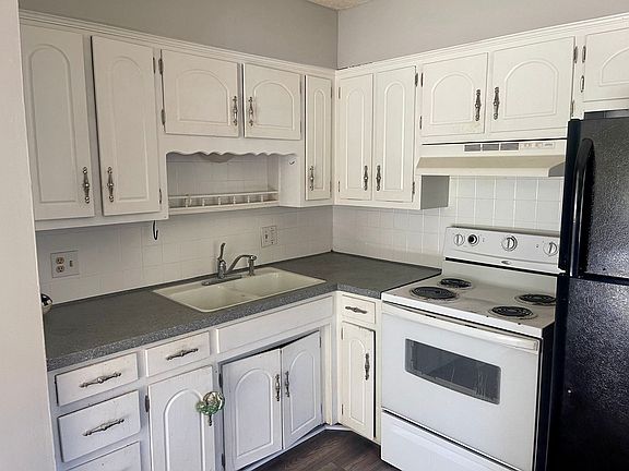 2nd image of 206 S Sugar Creek Blvd