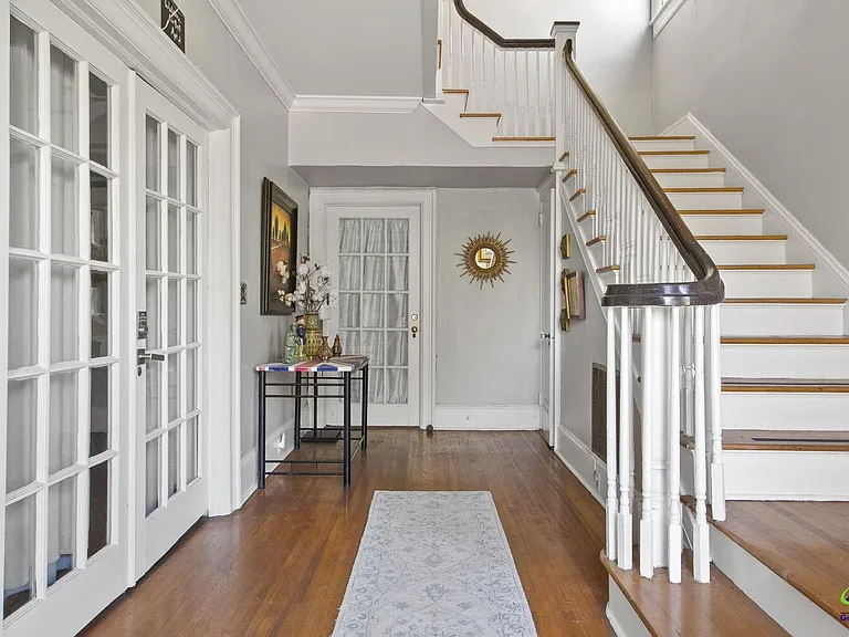 633 College St — Photo 17