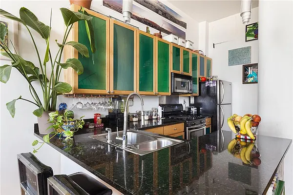 Sold by R New York | media 6