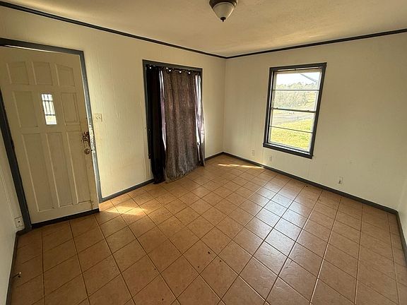 5th image of 504 W Main St