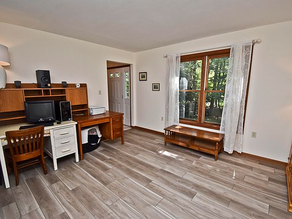 4th image of 12 Mossy Ln