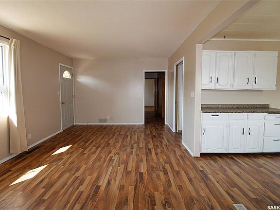 5th image of 813 Cartier STREET