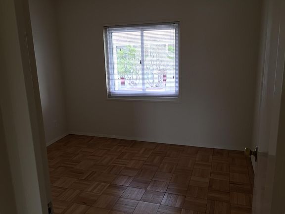 5th image of 562 Arballo Dr