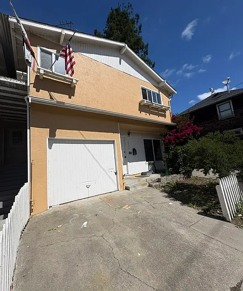 1315 Willow St — Photo 3