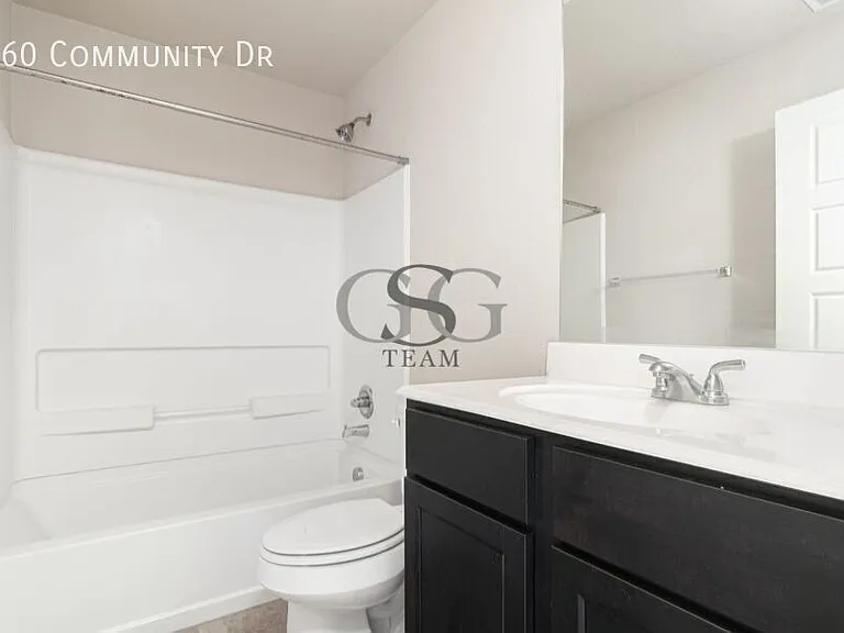 660 Community Dr — Photo 10