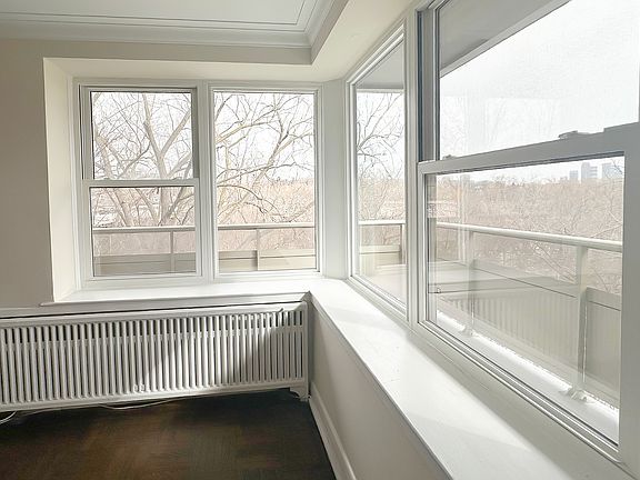 5th image of 2645 Bloor St W #302
