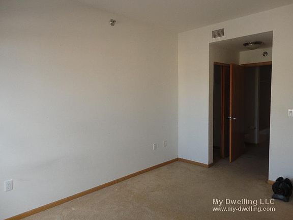 3rd image of 2121 S Kinnickinnic Ave Ste 1