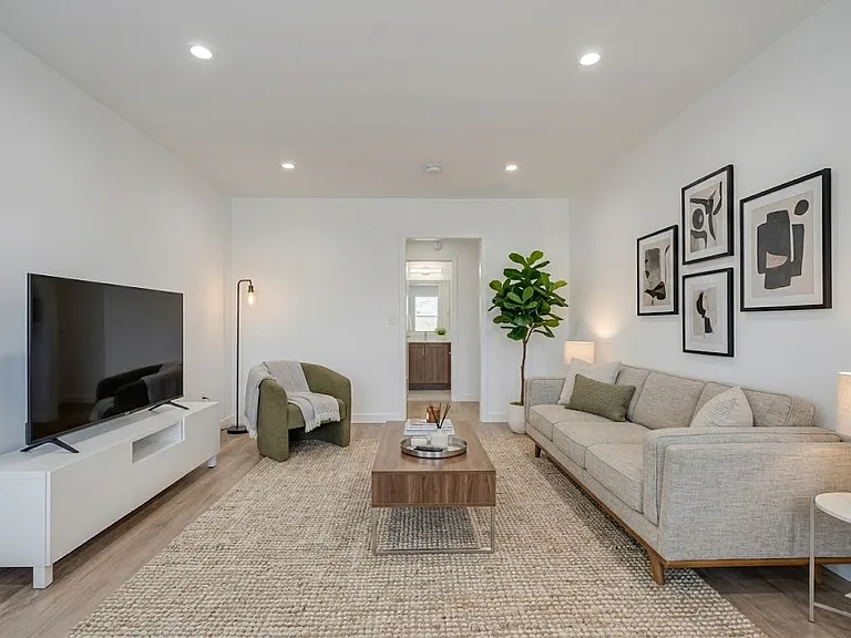 1827 N Van Ness Ave #6 — Photo 6