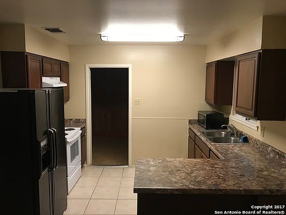2nd image of 4208 Lazy Oak Dr