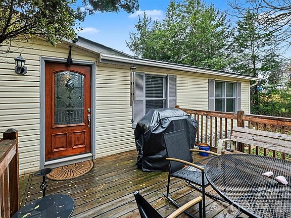 5th image of 6107 Raintree Cir