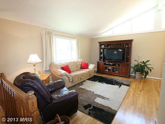5th image of 10024 Llewellyn Ct
