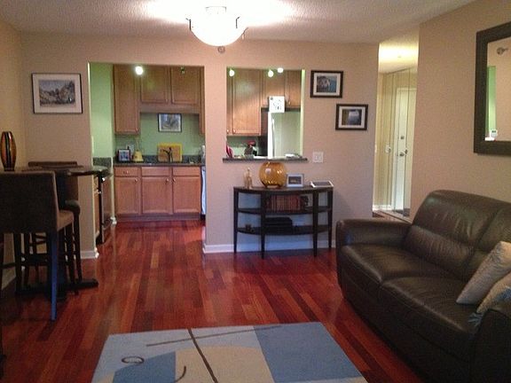 5th image of 1250 N La Salle Dr APT 1206