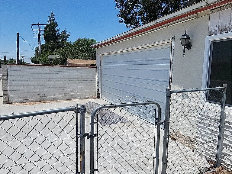 858 S Riverside Ave — Photo 3