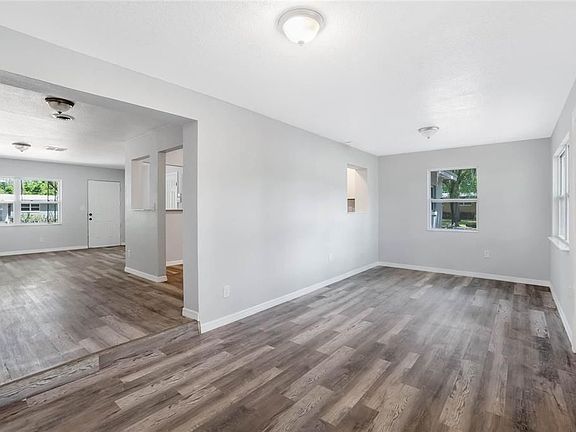 3rd image of 3404 Calumet Dr