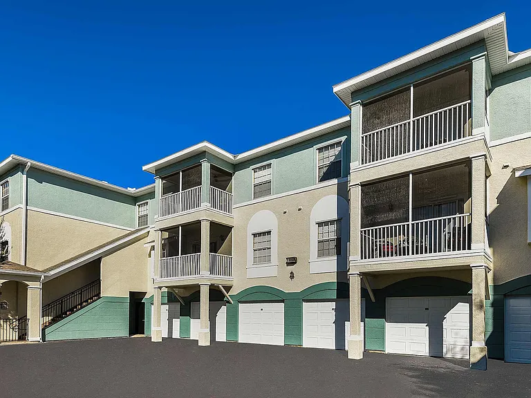 Villas at Gateway — Photo 21