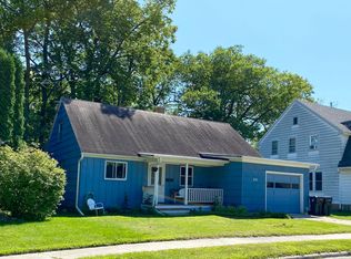 215 Hillcrest Ct, Sheboygan Falls, WI 53085