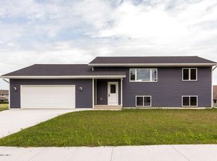 710 2nd Ave NE, Plainview, MN 55964
