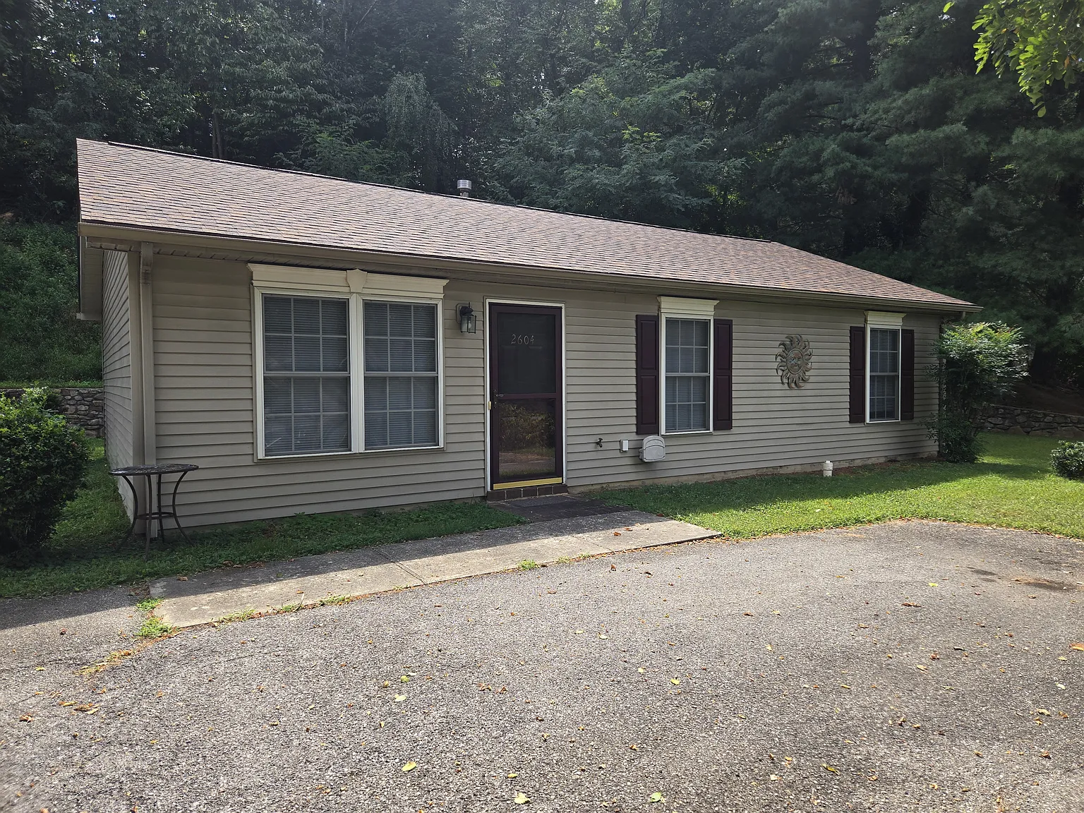 3 bed, 1040 sqft, $2,100 — Photo 1