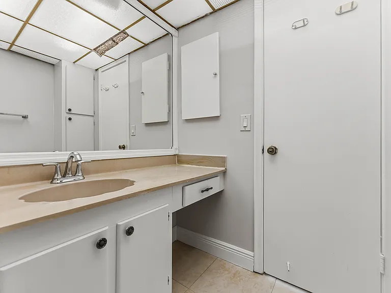 1638 Embassy Dr #208 — Photo 26