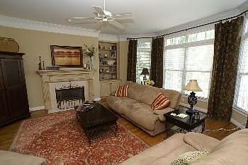 5th image of 224 Waterbury Cir