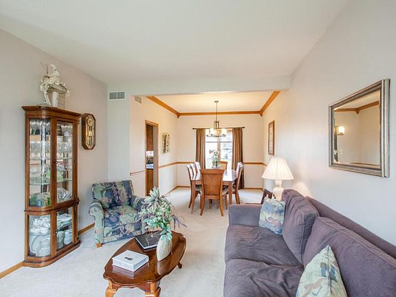 5th image of 3821 Westlawn Dr