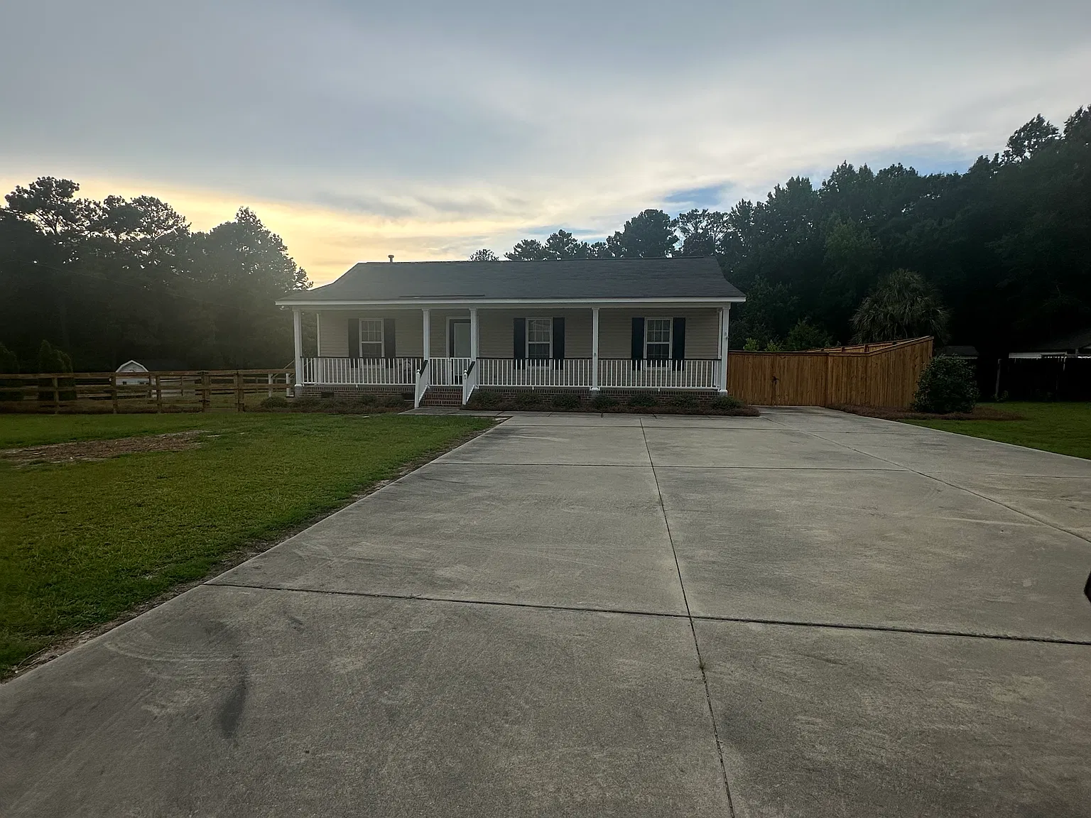 3 bed, 1300 sqft, $2,600 — Photo 1