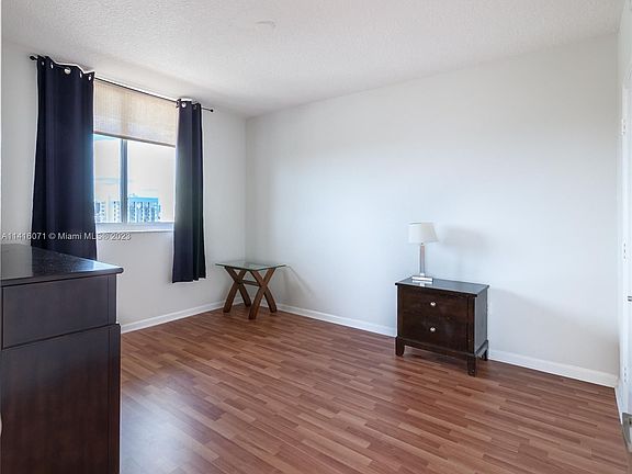 5th image of 18800 NE 29th Ave APT 901