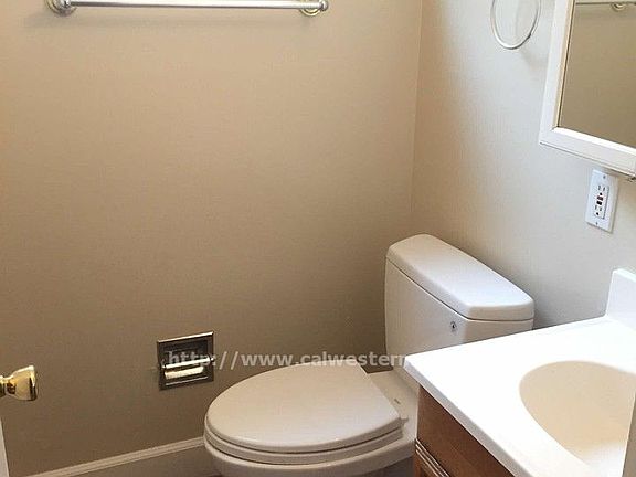 5th image of 1111 Oakmont Dr APT C