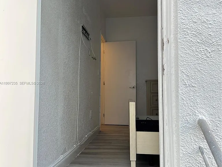 8401 Crespi Blvd #3 — Photo 10