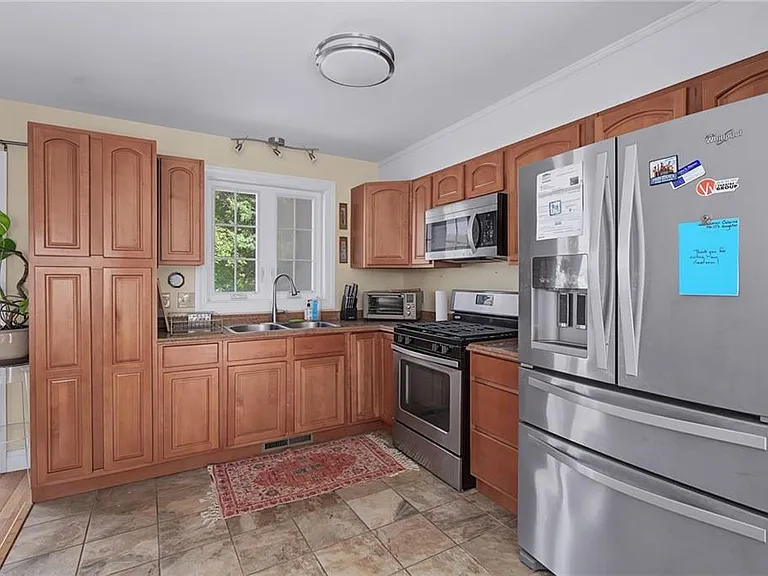 45 Oakwood Ave — Photo 4