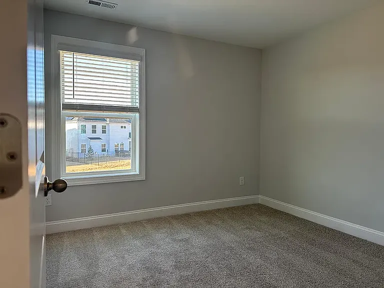 529 Eversden Dr — Photo 37