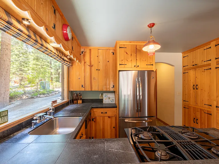 1505 Pine Ave — Photo 10