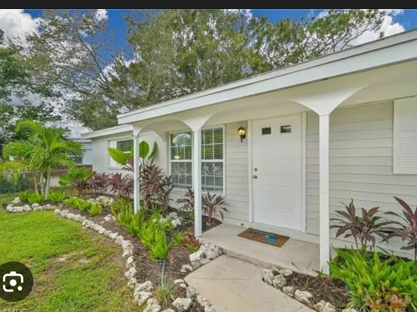 2140 Harbor Ln, Naples, FL 34104