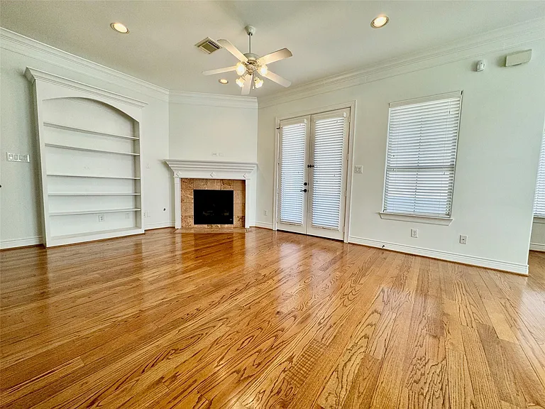 4507 Crawford St — Photo 15