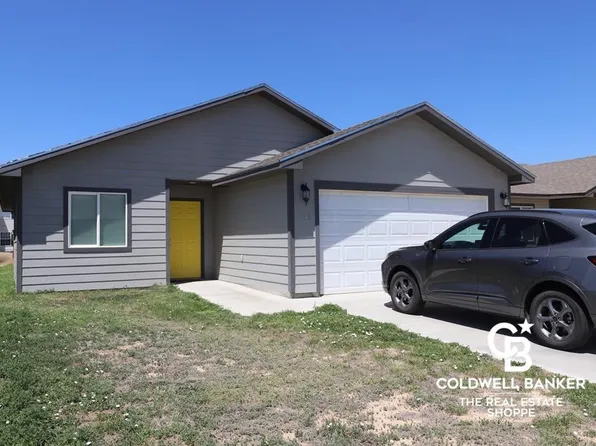 1849 E Prairie View Dr, Garden City, KS 67846