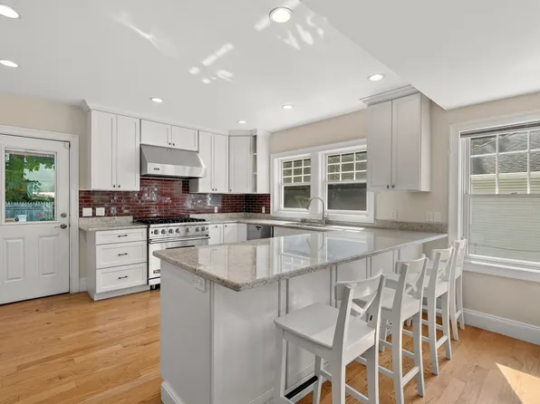 37-39 Beaconsfield Rd, Brookline, MA 02445