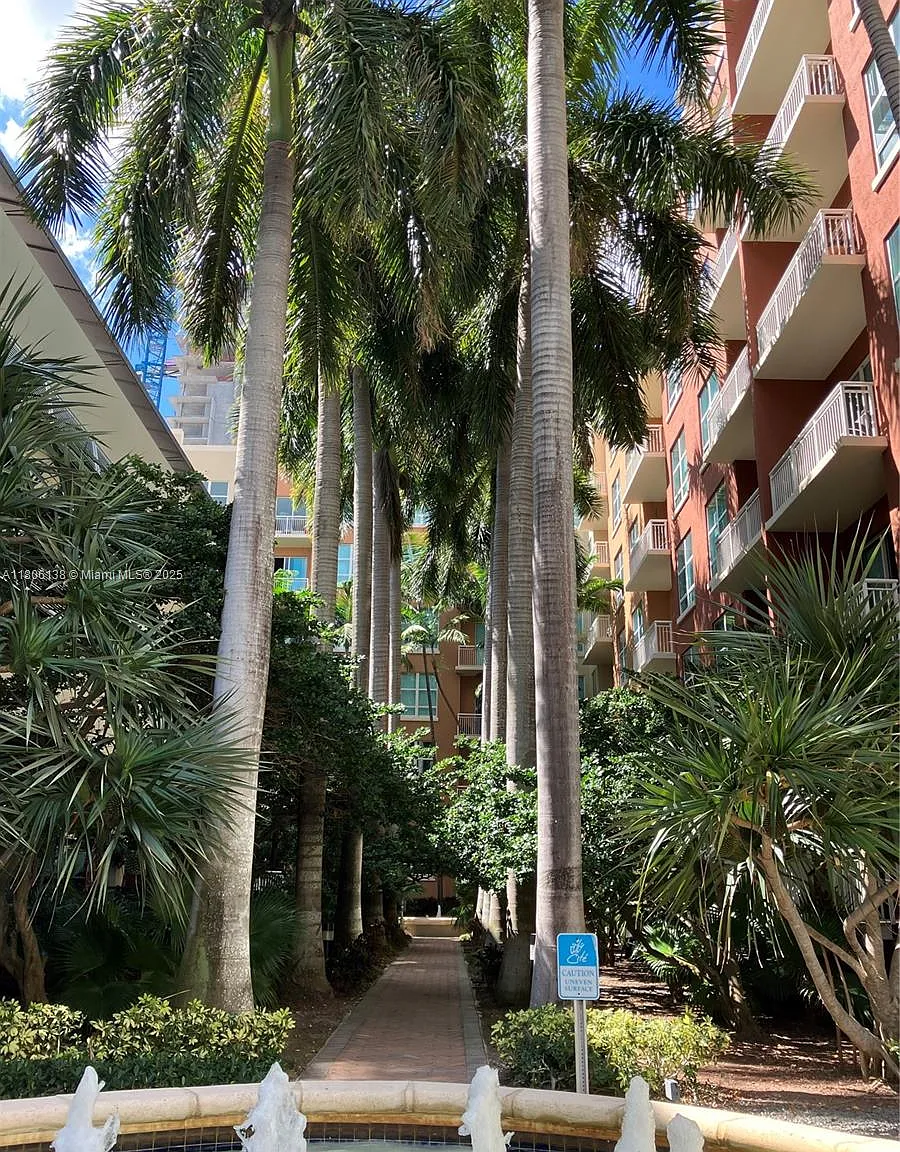 Cite Condo — Photo 3