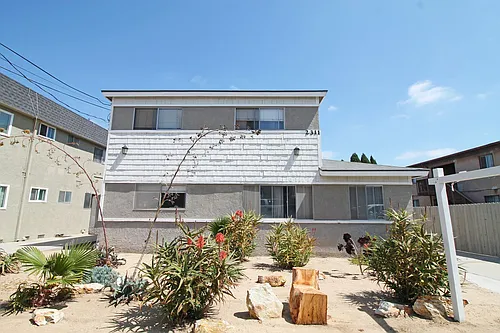 2311 Vanderbilt Lane Photo 1