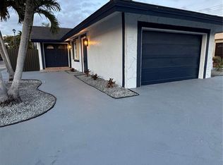 925 SW 136th Pl, Miami, FL 33184