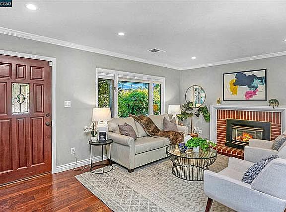5th image of 1028 Julie Ct